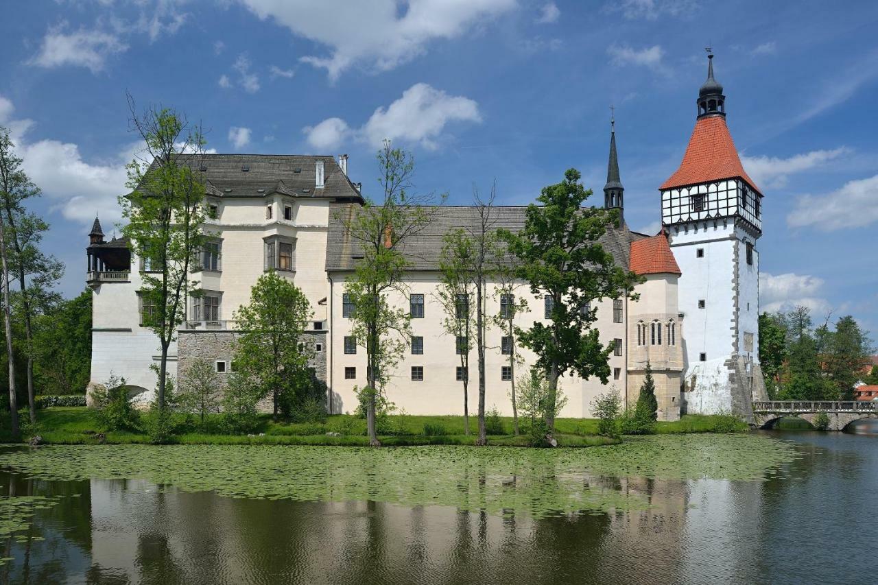 Castle Area Blatna Villa Luaran gambar
