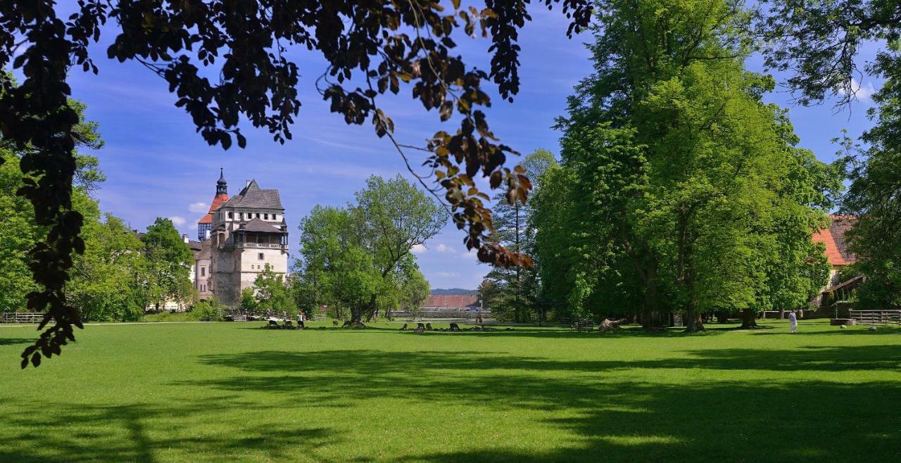 Castle Area Blatna Villa Luaran gambar